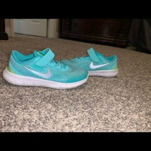 Girls Nike sneakers size 1, Teal